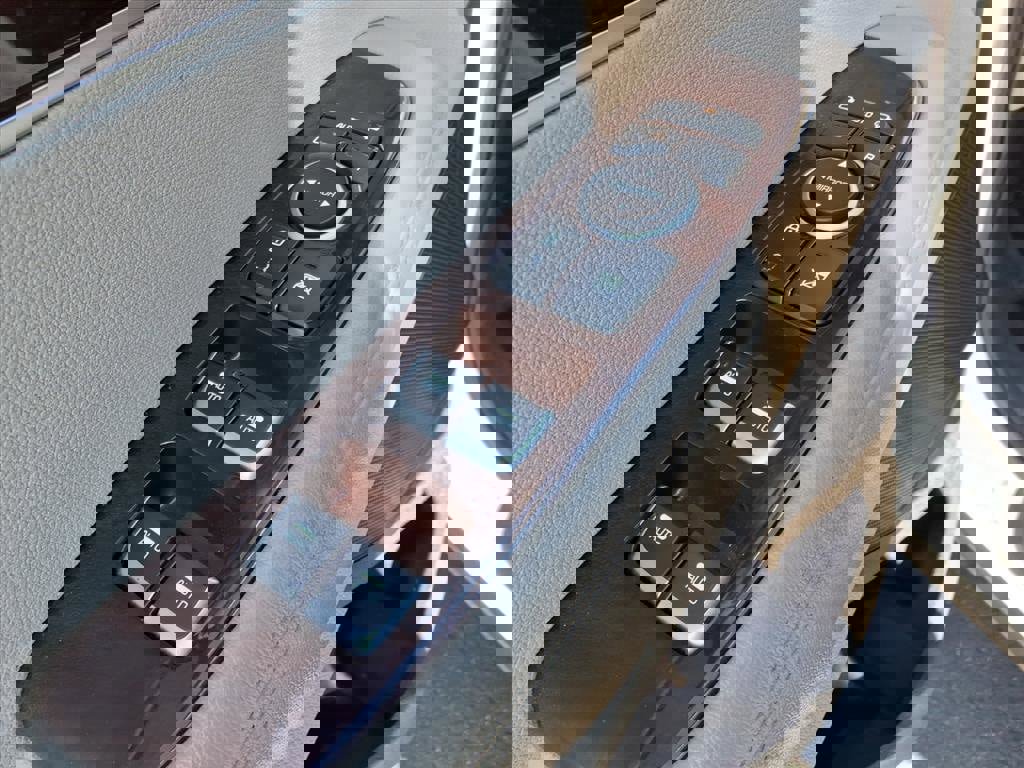 Used 2016 Kia Sorento EX w/ EX Premium Package image 8