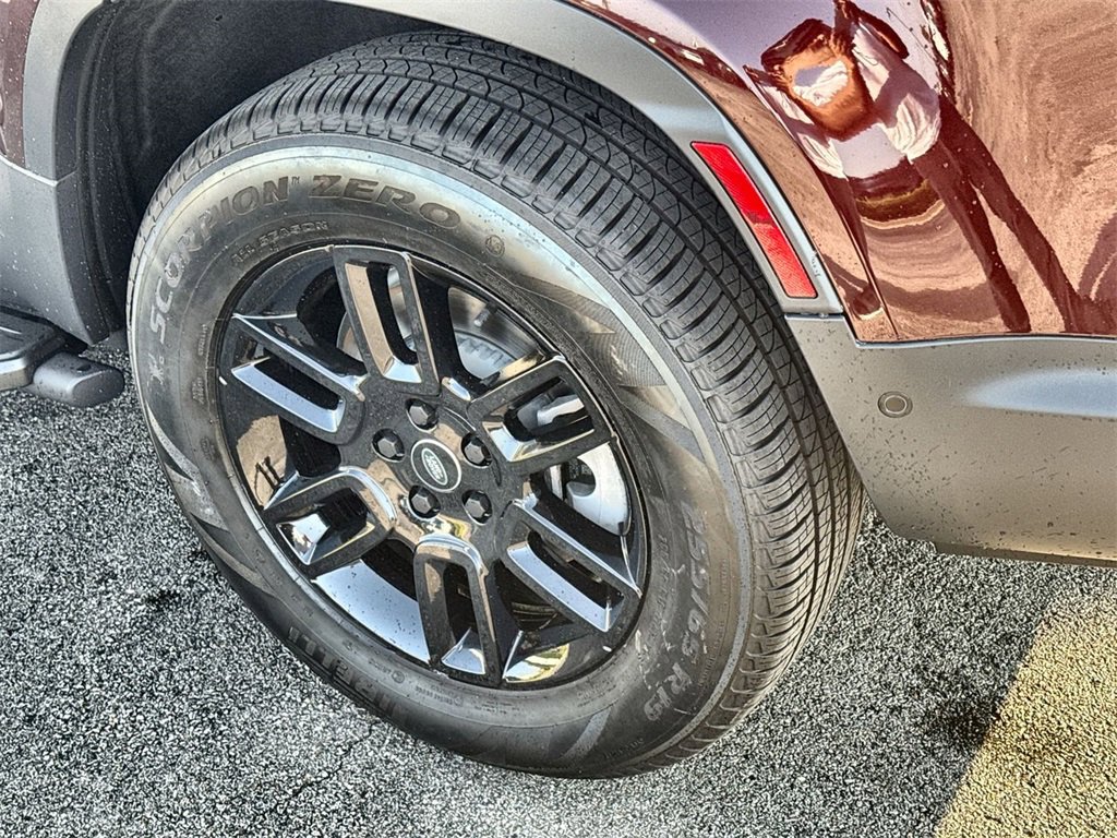 Used 2025 Land Rover Defender 130 S image 11