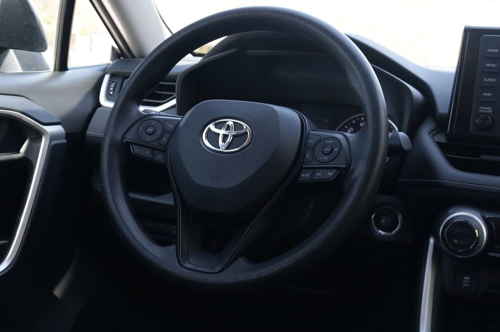 Used 2020 Toyota RAV4 XLE w/ Convenience Package image 5