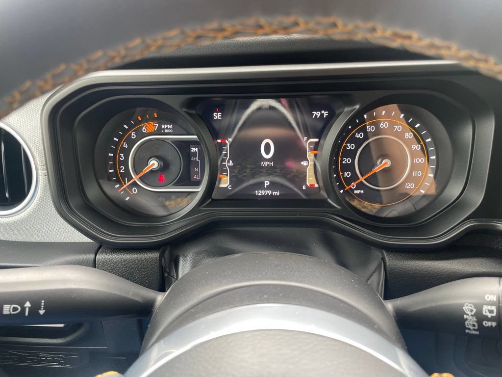Used 2024 Jeep Wrangler Unlimited Sahara AWD/4WD image 15