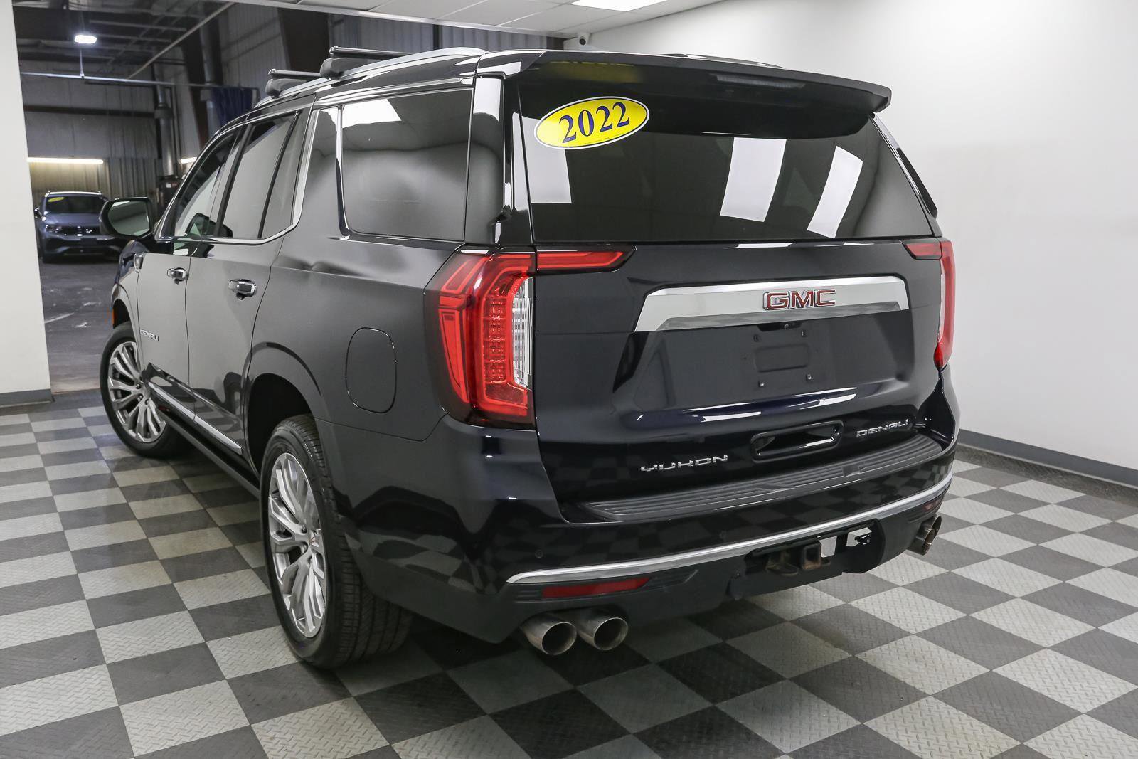 Used 2022 GMC Yukon Denali w/ Denali Premium Package AWD/4WD image 10