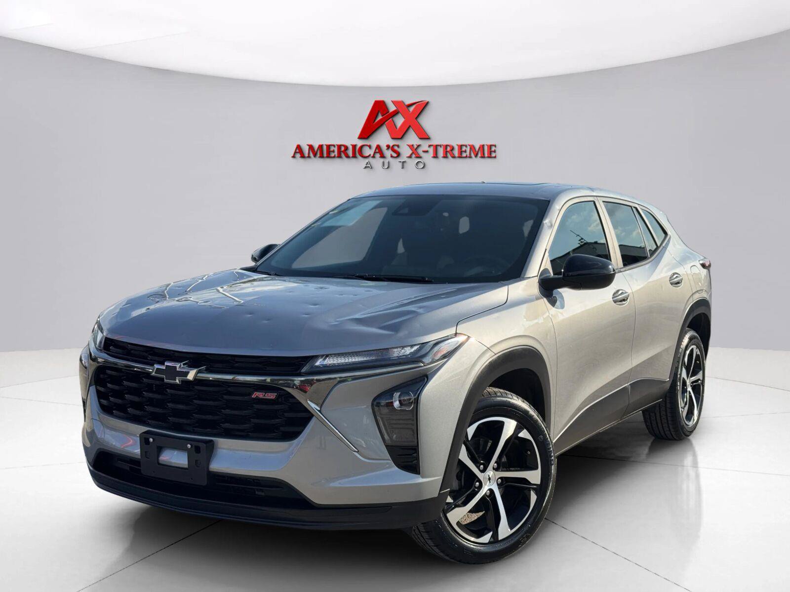 Used 2024 Chevrolet Trax RS w/ Sunroof Package FWD image 1