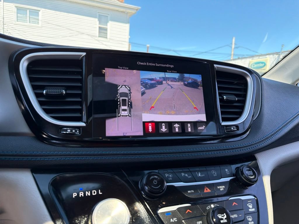 Used 2021 Chrysler Pacifica Touring-L w/ Uconnect Theater Family Group AWD/4WD image 30