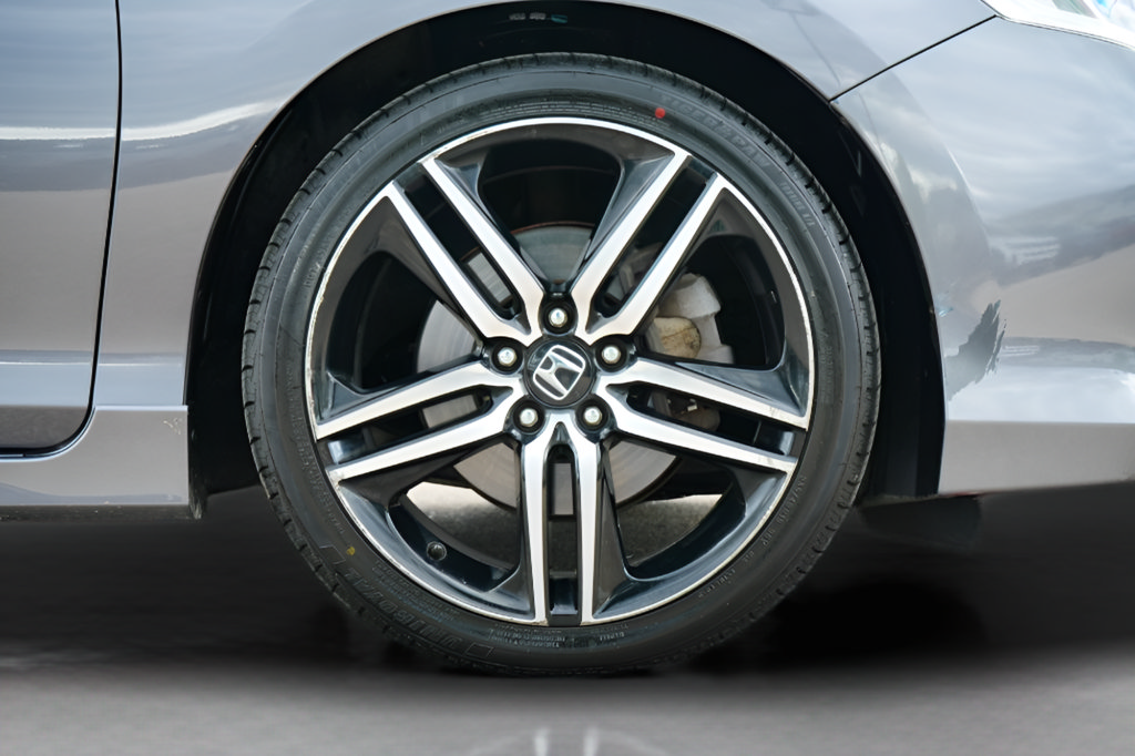 Used 2017 Honda Accord Sport image 9