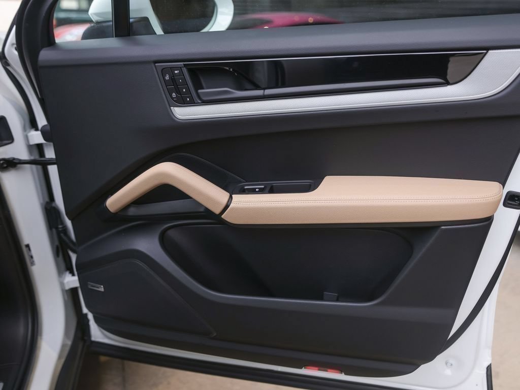 Certified 2026 Porsche Cayenne Coupe AWD/4WD image 35