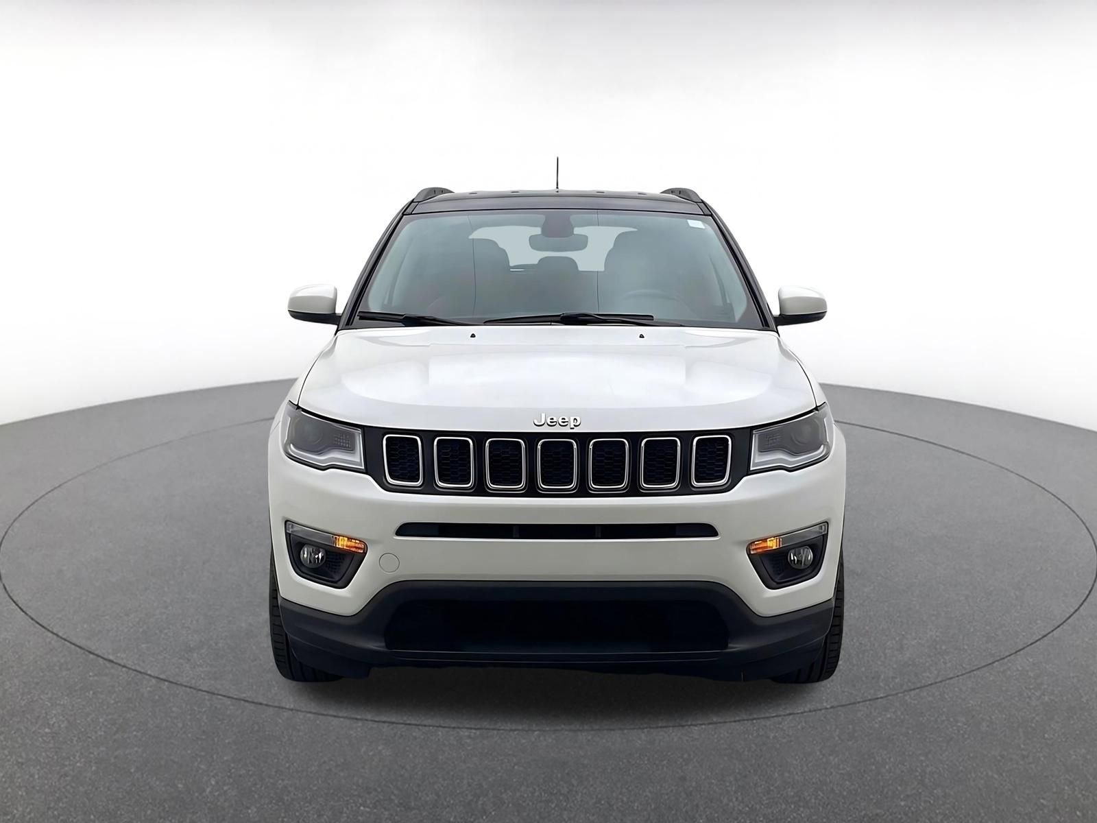 Used 2025 Jeep Compass Limited AWD/4WD image 2