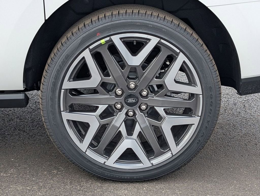 New 2026 Ford Expedition Max Platinum image 17