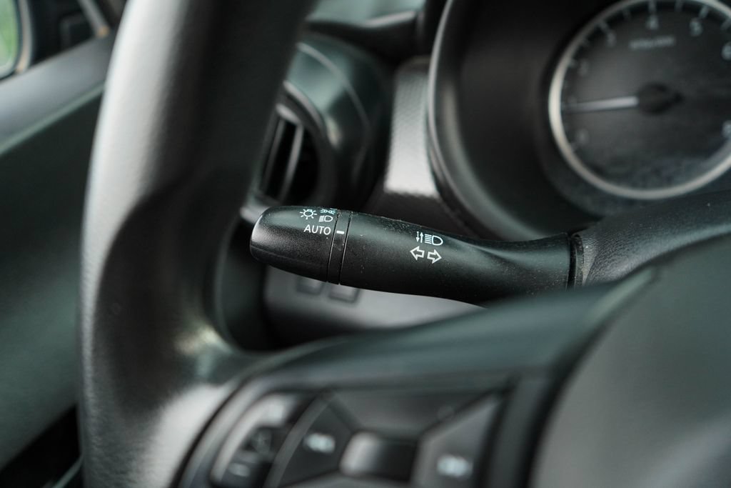 Used 2019 Nissan Kicks S FWD image 33