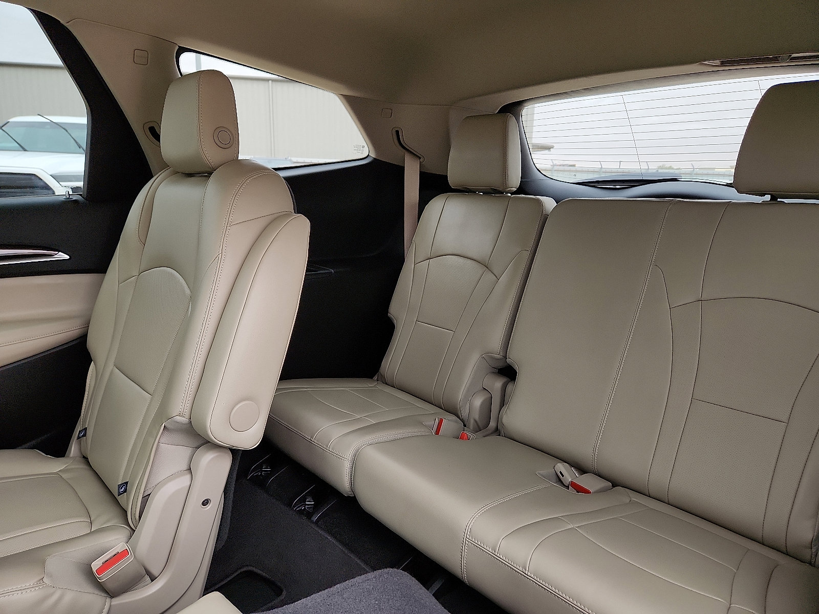 Used 2018 Buick Enclave Essence FWD image 9
