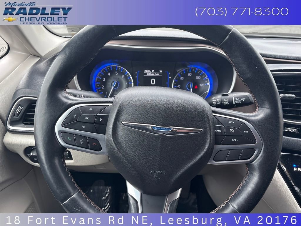 Used 2019 Chrysler Pacifica Touring-L image 17