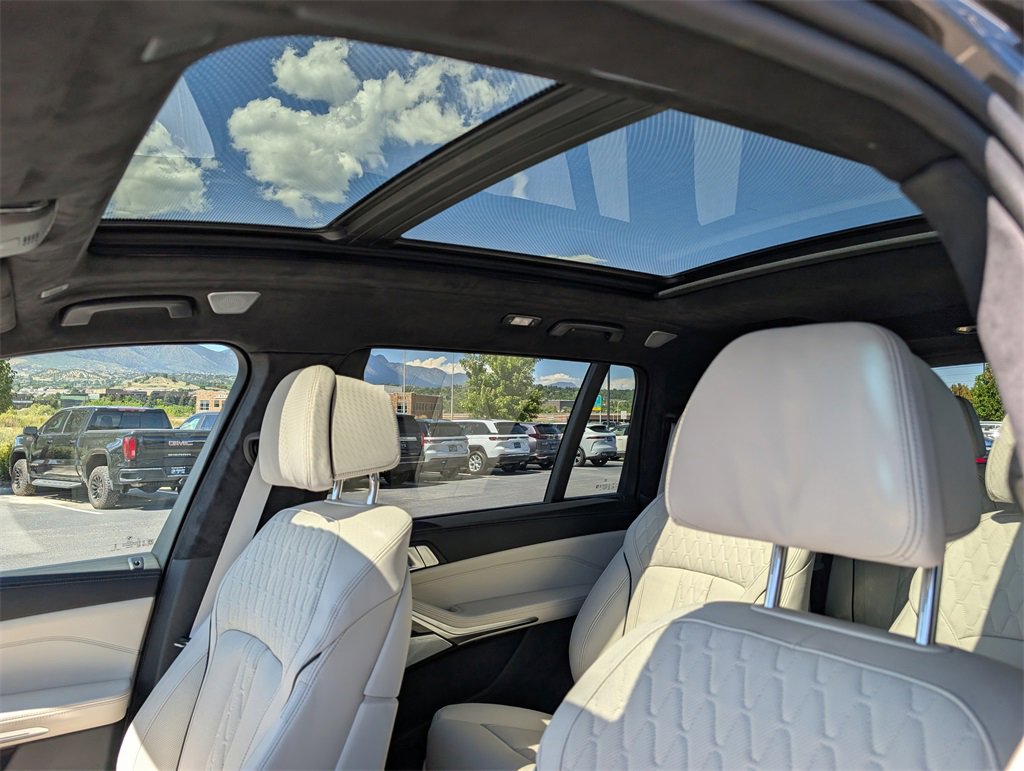 New 2026 BMW X7 M60i image 12