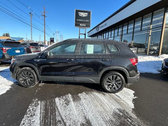 Used 2022 Volkswagen Taos S image 6