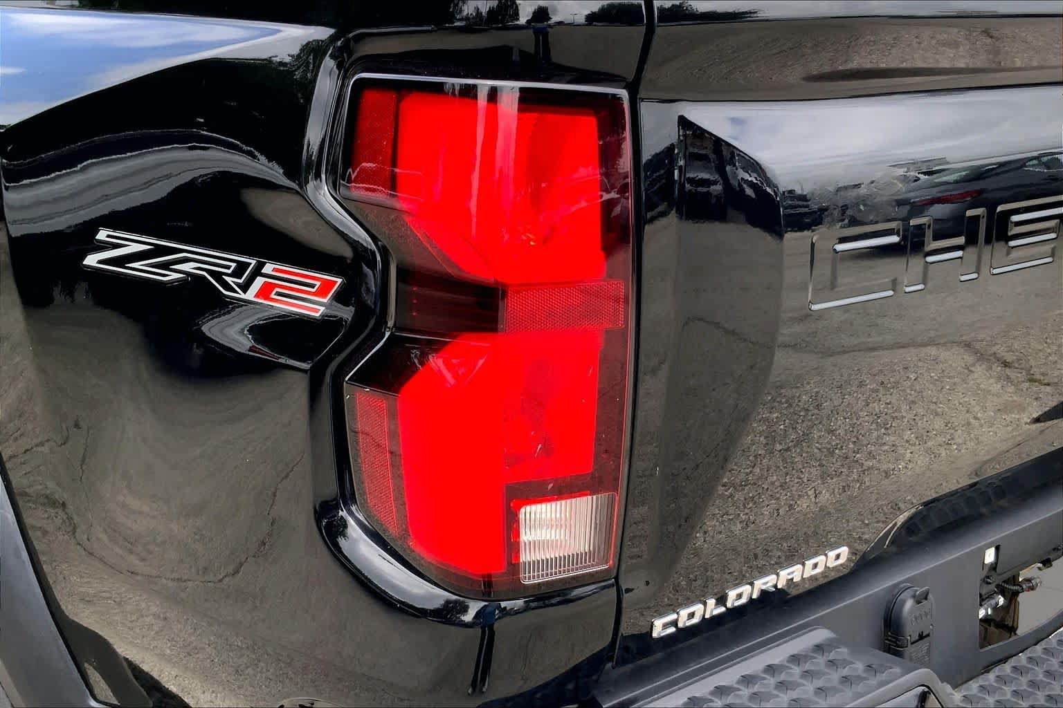 Used 2024 Chevrolet Colorado ZR2 w/ Safety Package AWD/4WD image 25