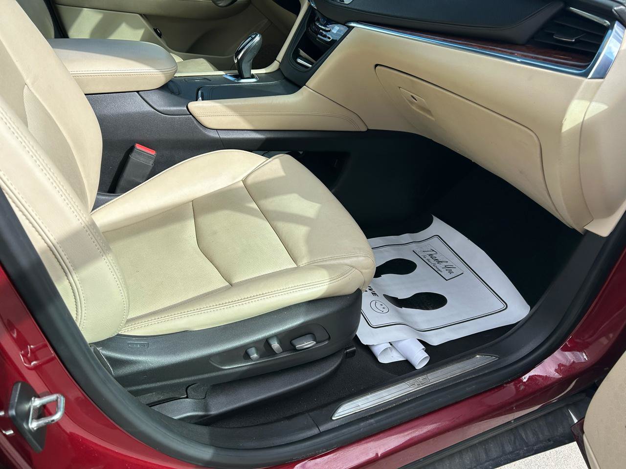 Used 2017 Cadillac XT5 Luxury w/ Driver Awareness Package FWD image 12
