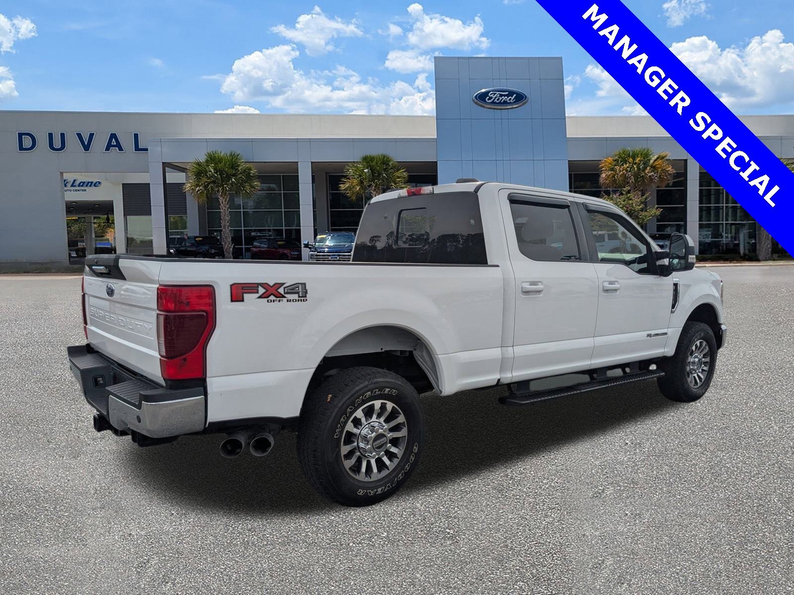 Used 2022 Ford F350 Lariat image 4