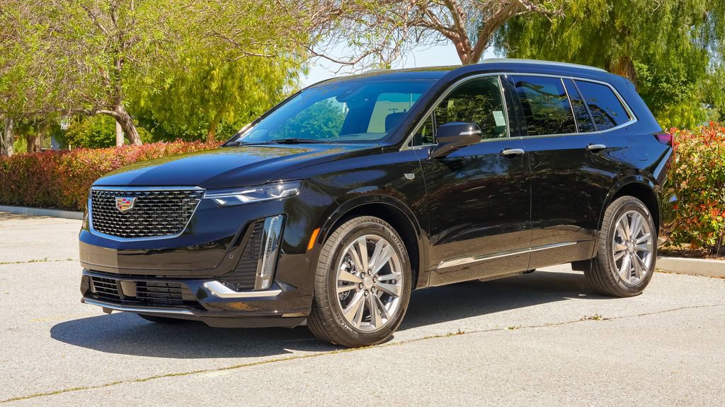 Certified 2025 Cadillac XT6 Premium Luxury w/ Technology Package image 3