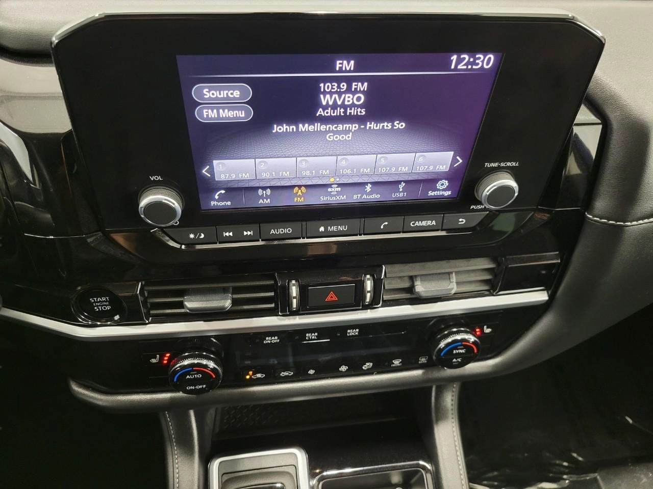 Used 2025 Nissan Pathfinder SV image 7