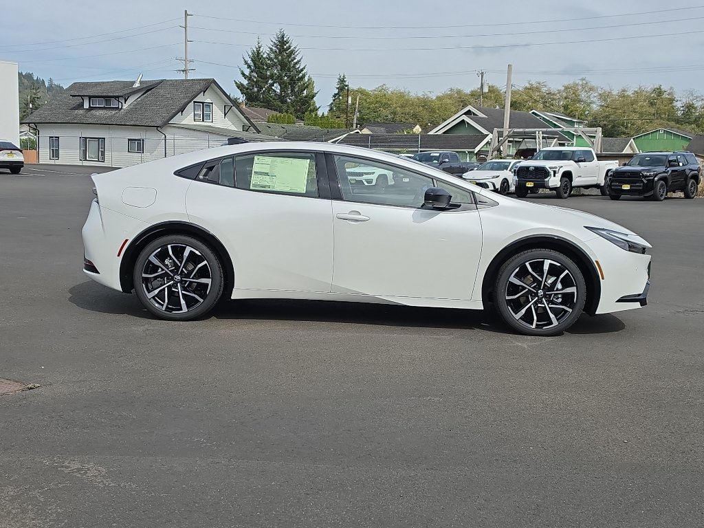 New 2027 Toyota Prius Plug-In Hybrid FWD image 7