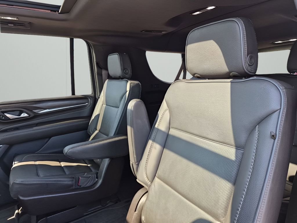 Used 2022 GMC Yukon XL Denali w/ Denali Premium Package image 19