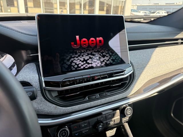 Used 2024 Jeep Compass Latitude image 9