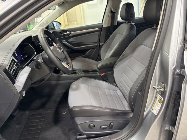Certified 2025 Volkswagen Jetta SE FWD image 20