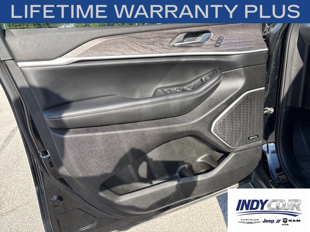 Used 2023 Jeep Grand Cherokee Limited w/ Luxury Tech Group II AWD/4WD image 8