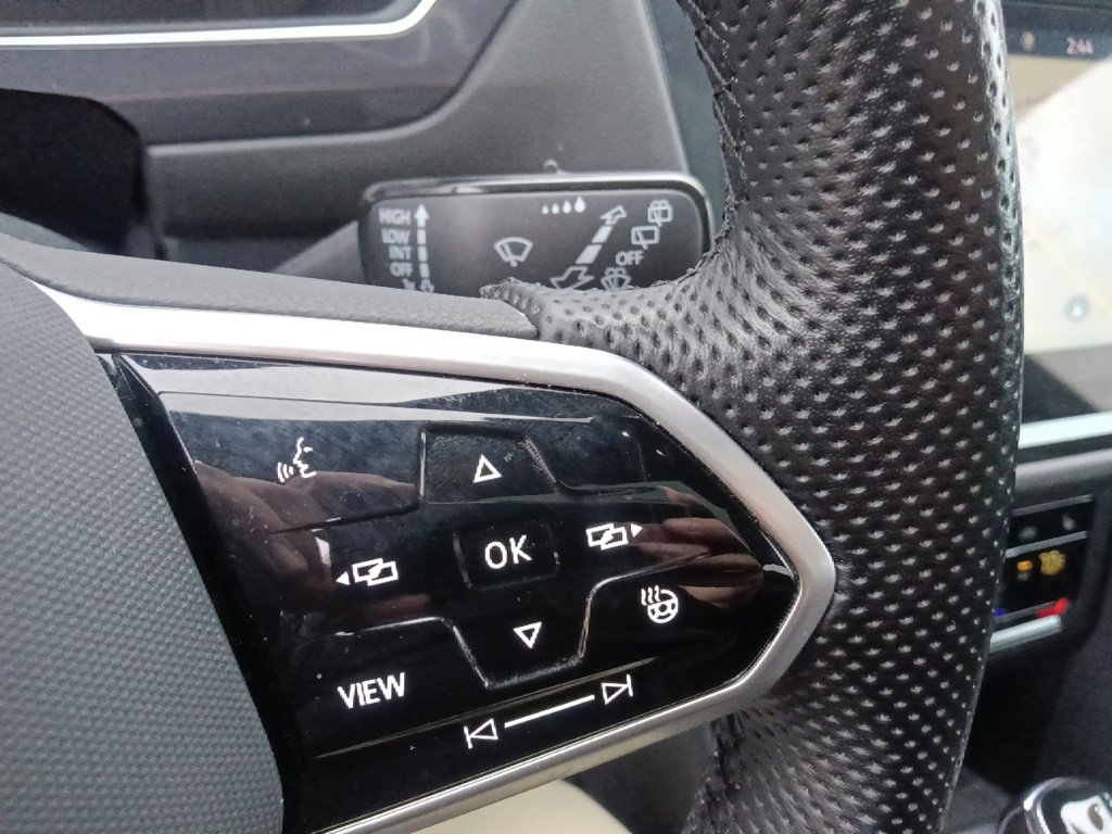 Used 2023 Volkswagen Tiguan SEL R-Line image 20