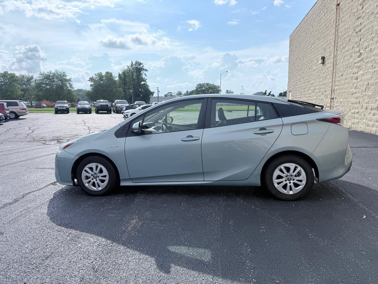 Used 2016 Toyota Prius Two FWD image 2