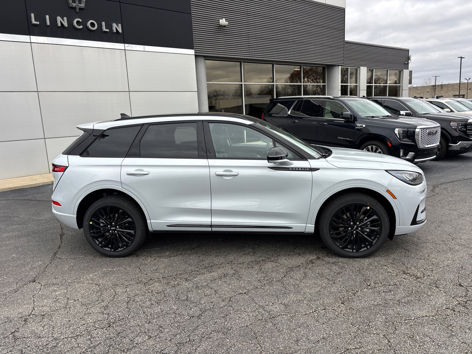 New 2026 Lincoln Corsair Premiere image 8