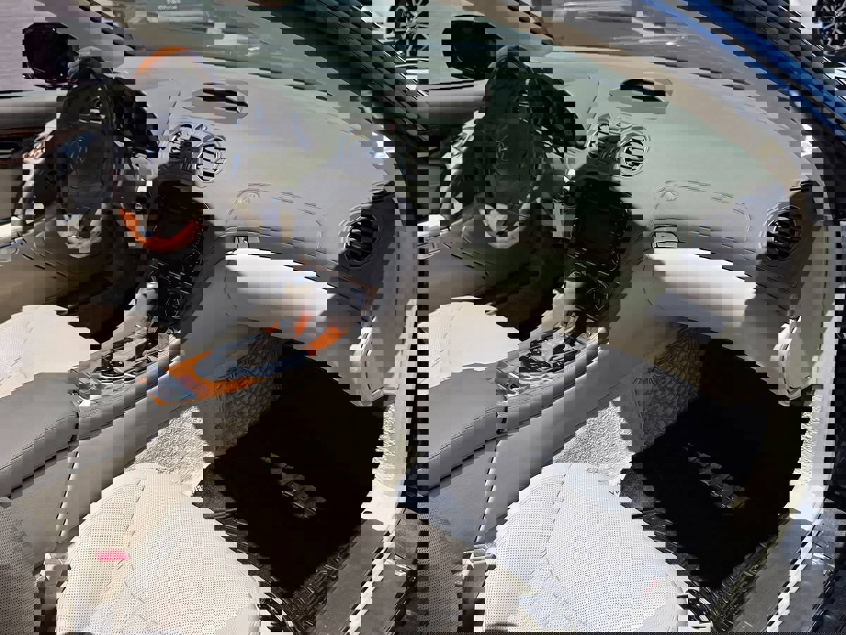 Used 2012 Mercedes-Benz SL 550 image 16