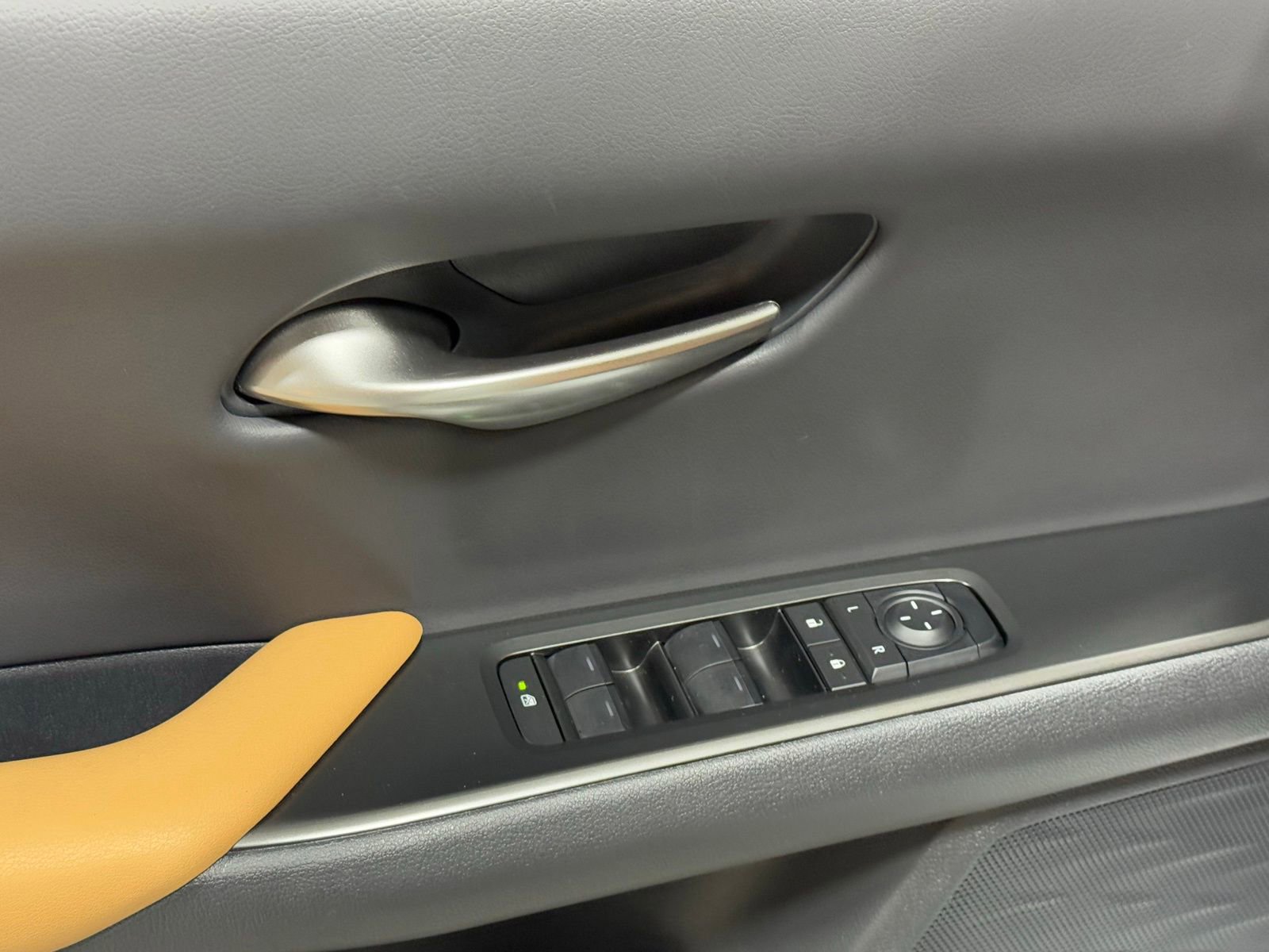 Used 2025 Lexus UX 300h AWD image 11