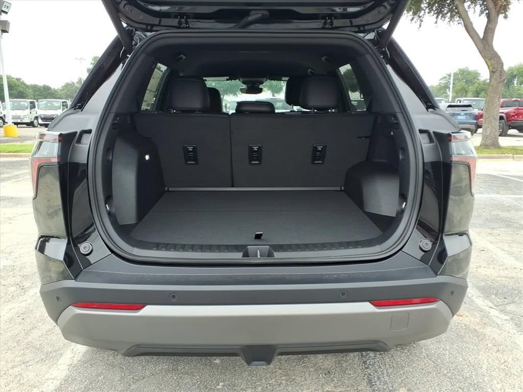 New 2026 Chevrolet Equinox LT w/ Convenience Package II FWD image 12