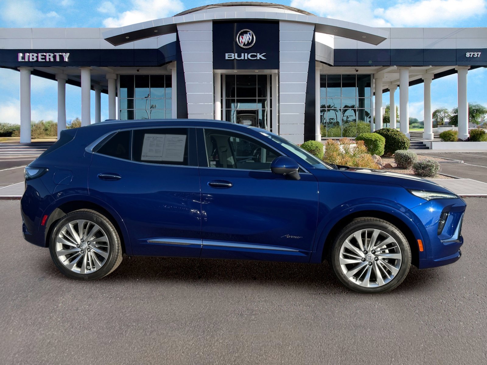 Used 2025 Buick Envision Avenir AWD/4WD image 2