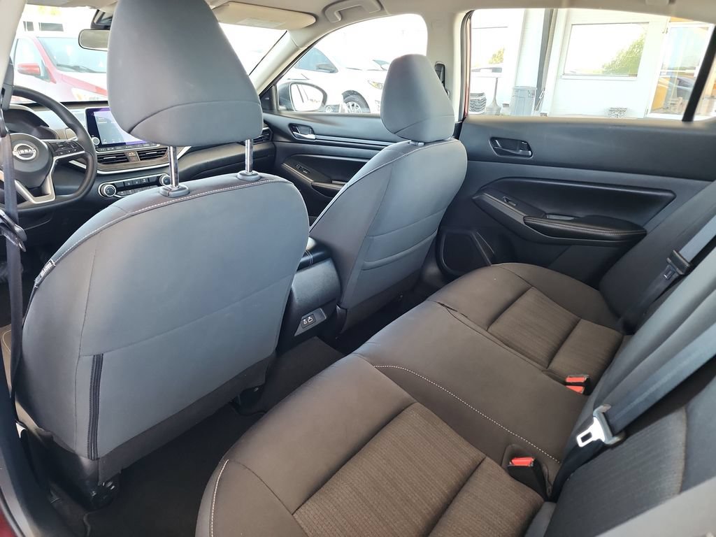Used 2025 Nissan Altima 2.5 SV FWD image 35