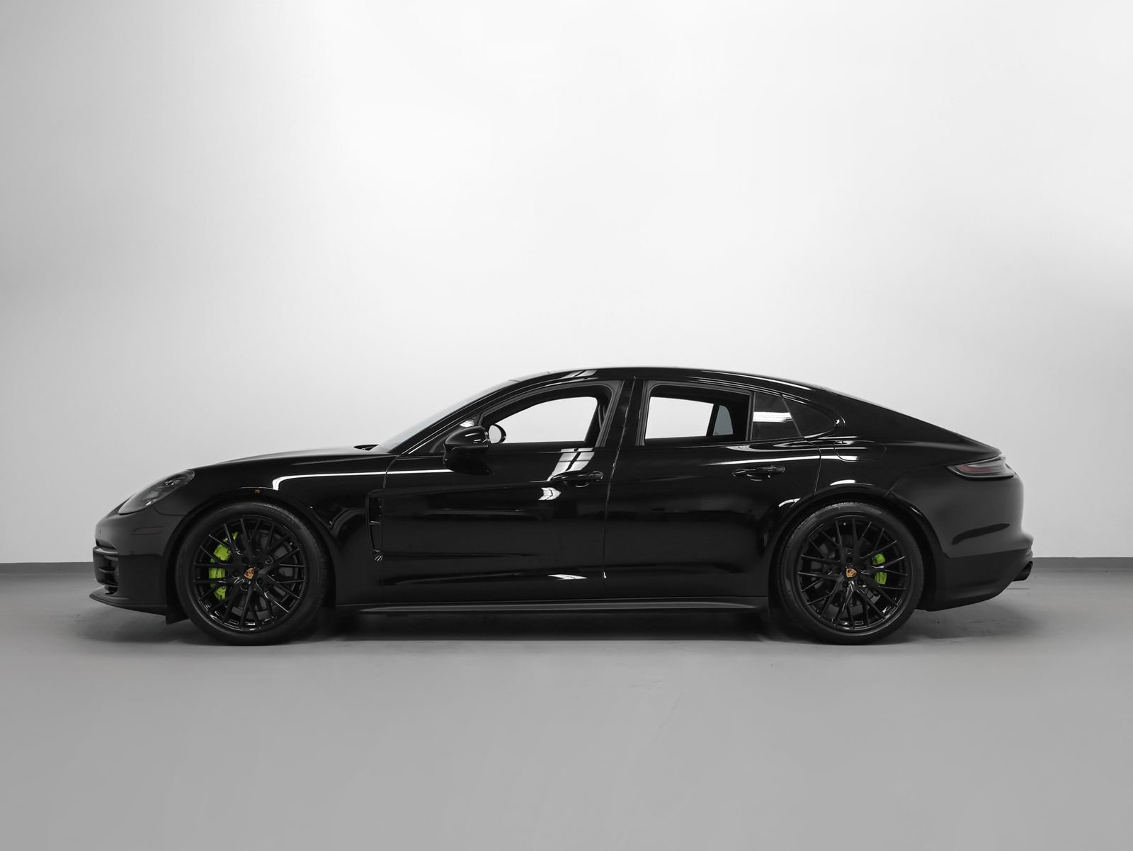 Certified 2023 Porsche Panamera AWD/4WD image 4