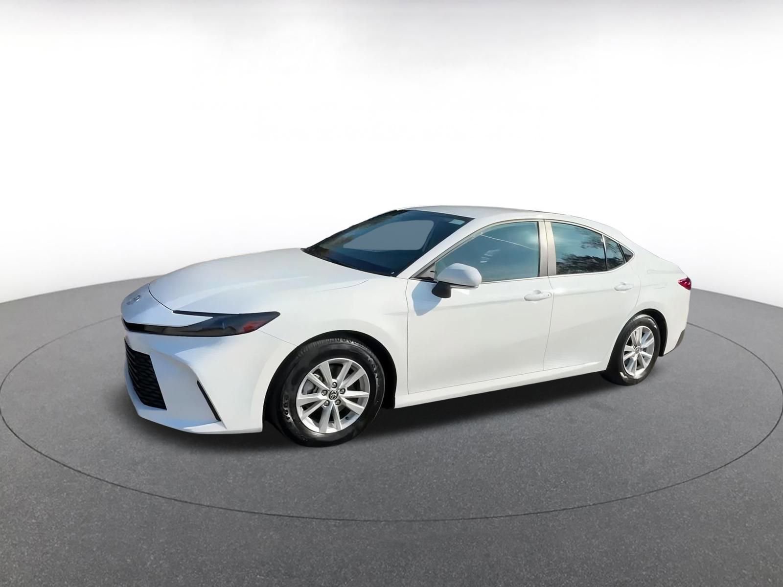 Used 2025 Toyota Camry LE image 8