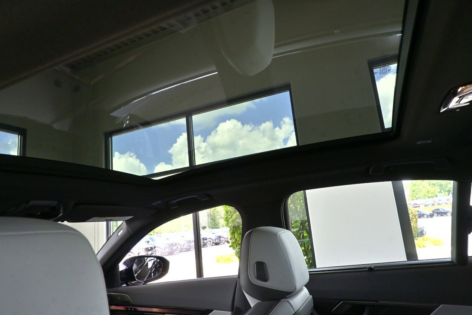 Used 2024 BMW i5 eDrive40i w/ Executive Package image 14