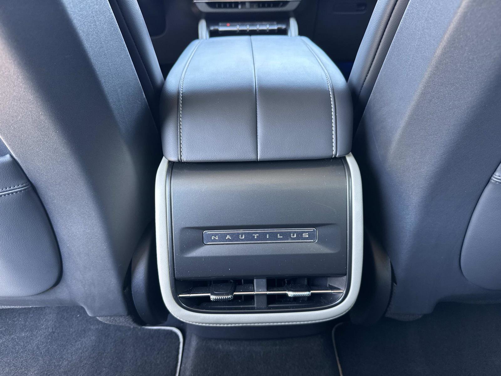 Used 2024 Lincoln Nautilus Reserve image 17