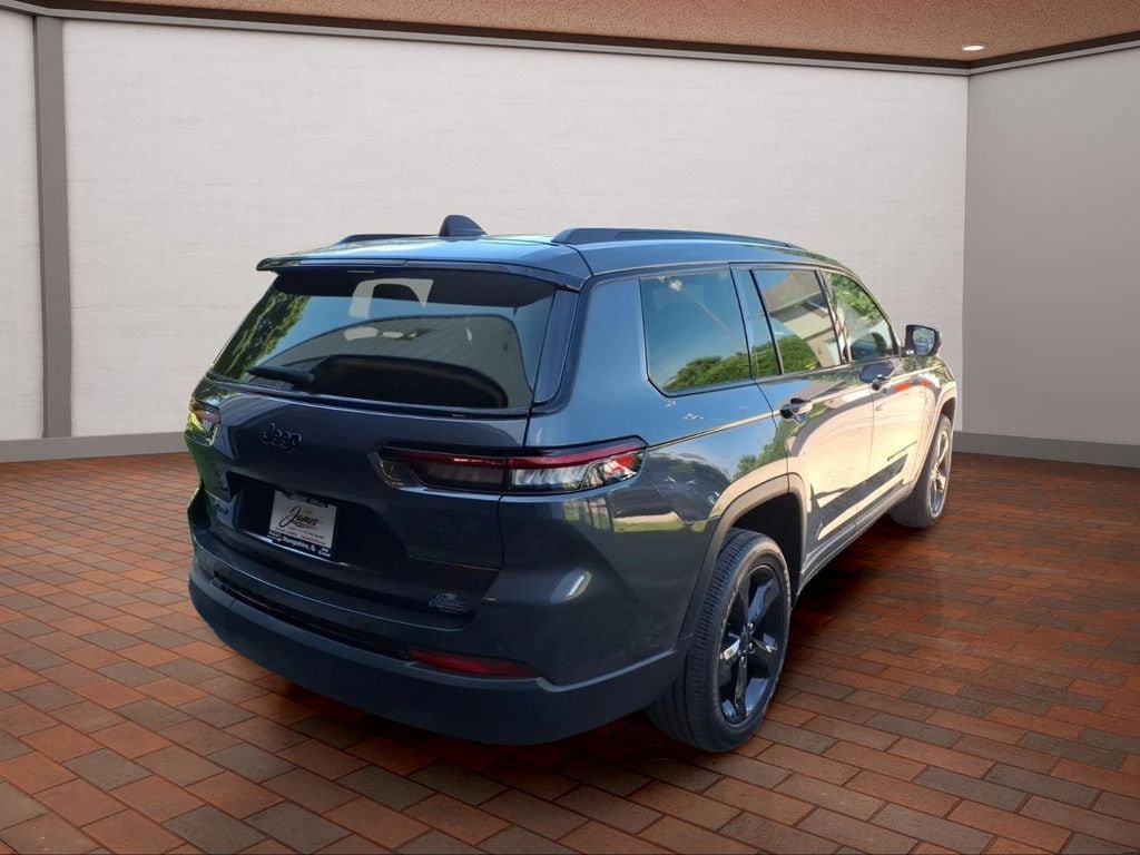 Used 2023 Jeep Grand Cherokee L Laredo AWD/4WD image 5