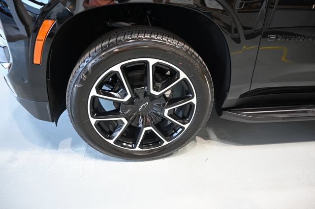 New 2026 Chevrolet Suburban RST w/ RST Capability Package AWD/4WD image 31