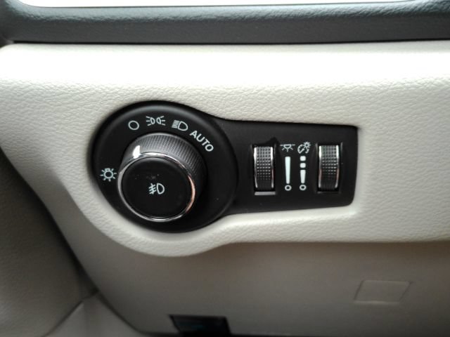 Used 2023 Chrysler Pacifica Touring-L FWD image 42