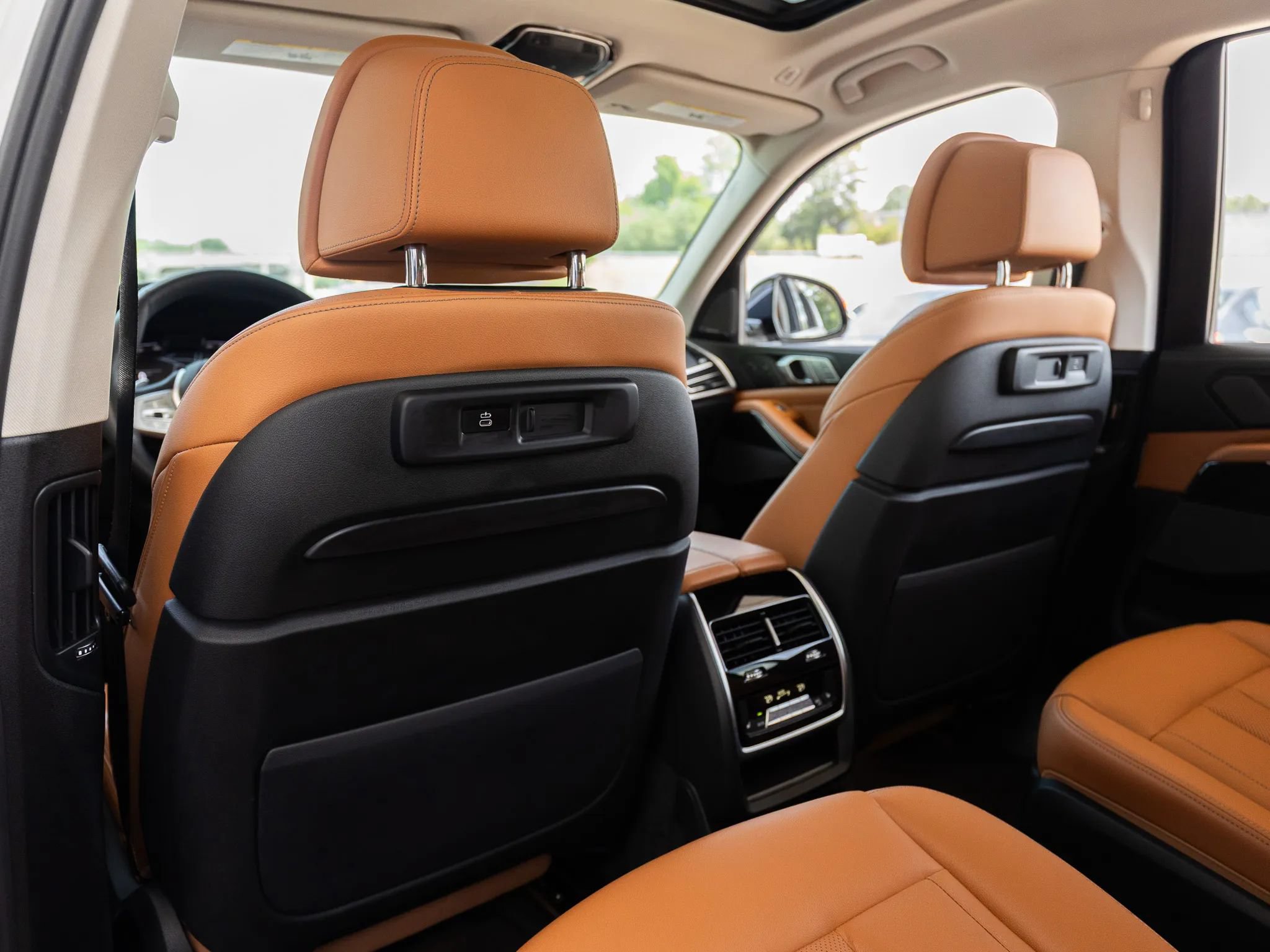 Used 2021 BMW X7 xDrive40i w/ Premium Package AWD/4WD image 32