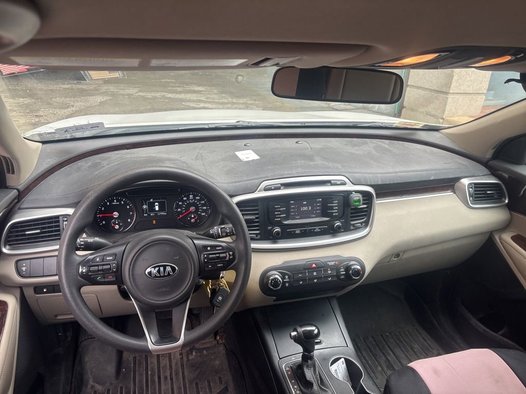 Used 2017 Kia Sorento LX image 10