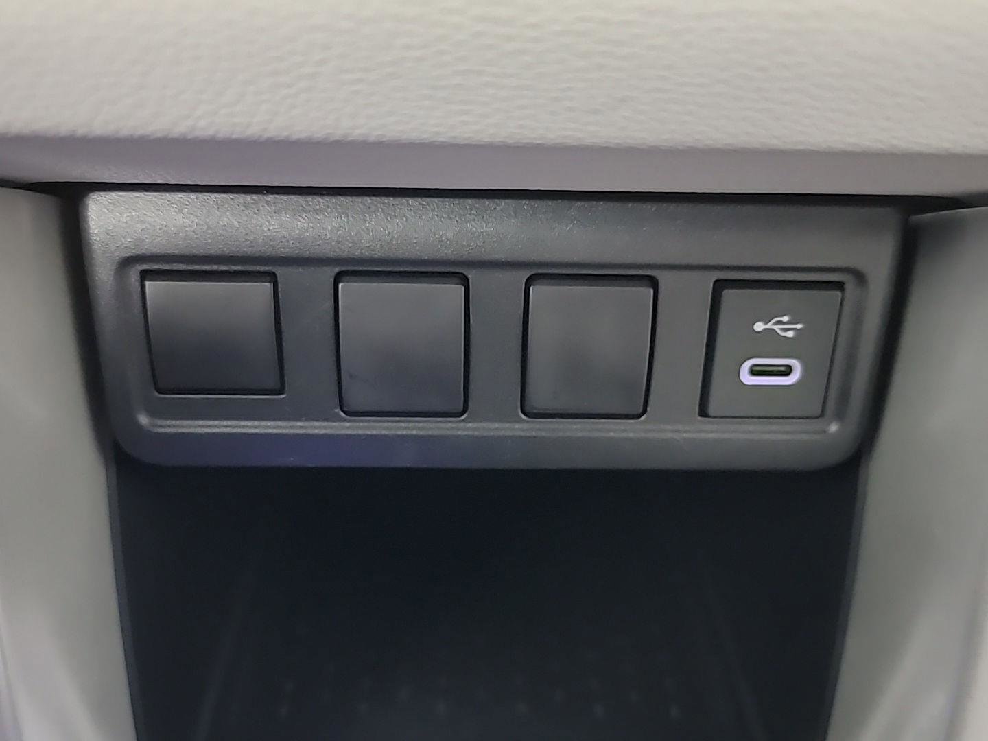 Used 2024 Toyota Corolla Cross L image 29