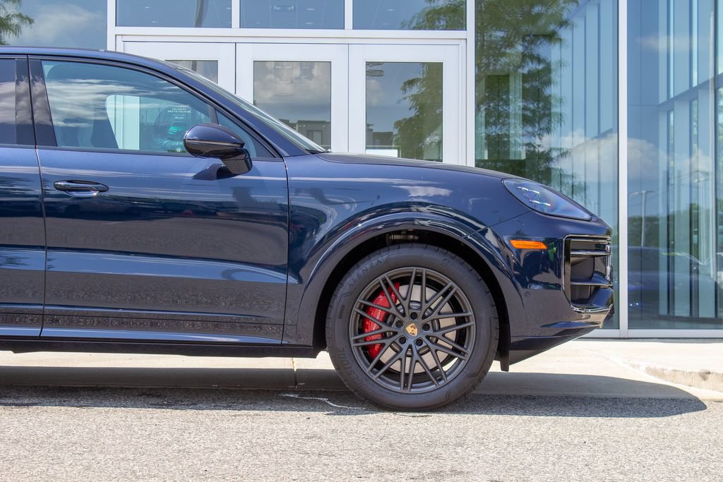 Used 2026 Porsche Cayenne GTS AWD/4WD image 5