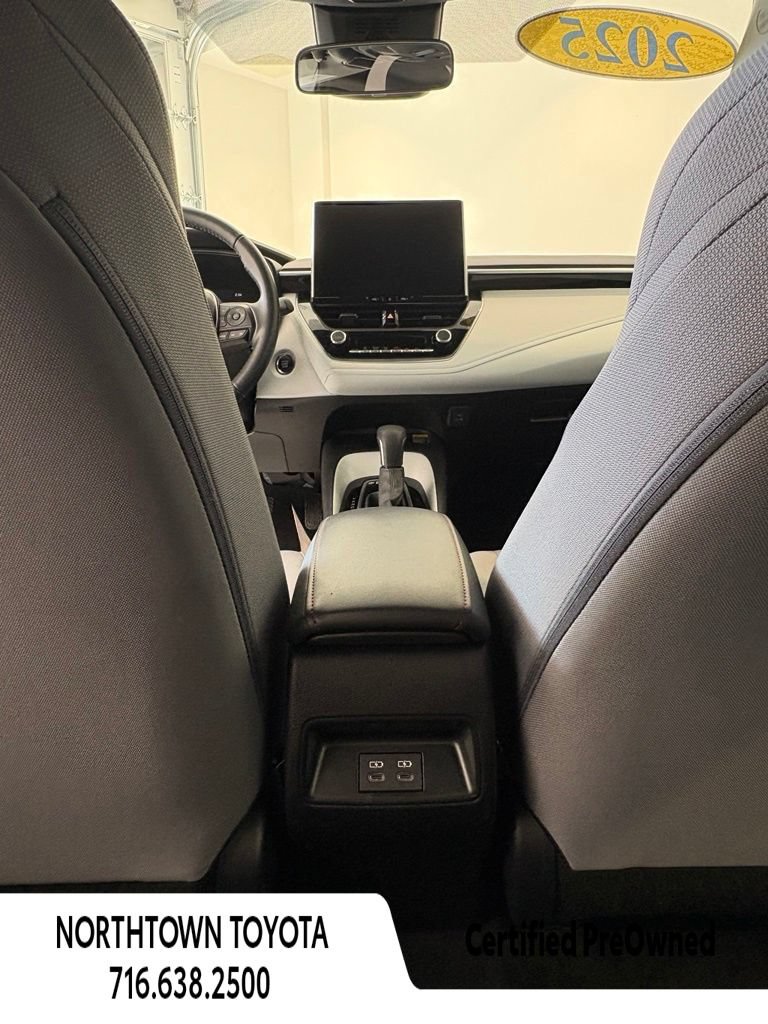 Used 2025 Toyota Corolla SE w/ SE Premium Package FWD image 18