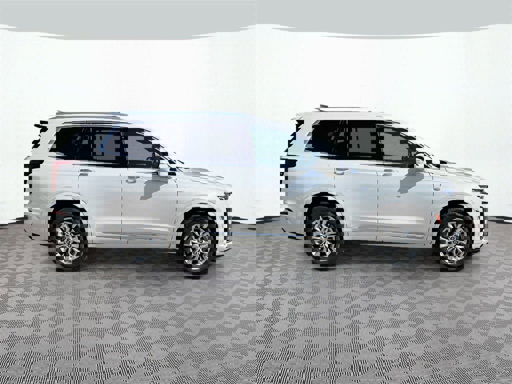 New 2025 Cadillac XT6 Luxury w/ LPO, Floor Liner Package image 4