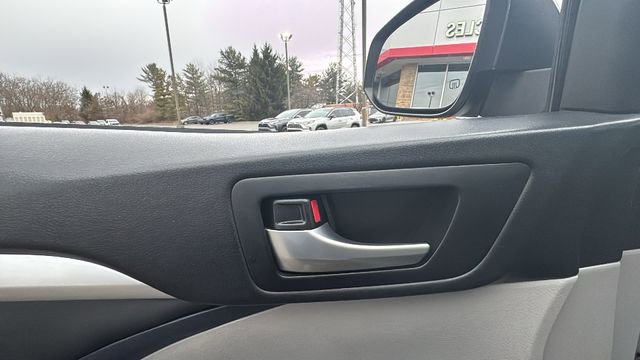 Used 2019 Toyota Highlander XLE w/ Protection Package #3 image 12