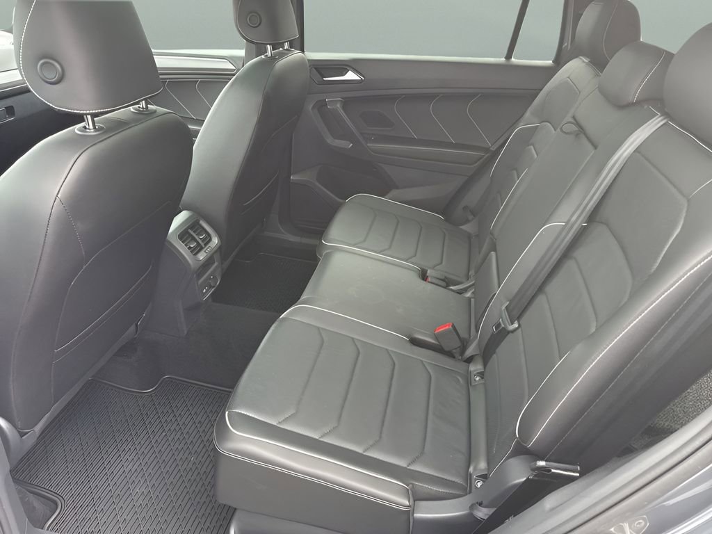 Used 2023 Volkswagen Tiguan SEL R-Line AWD/4WD image 20