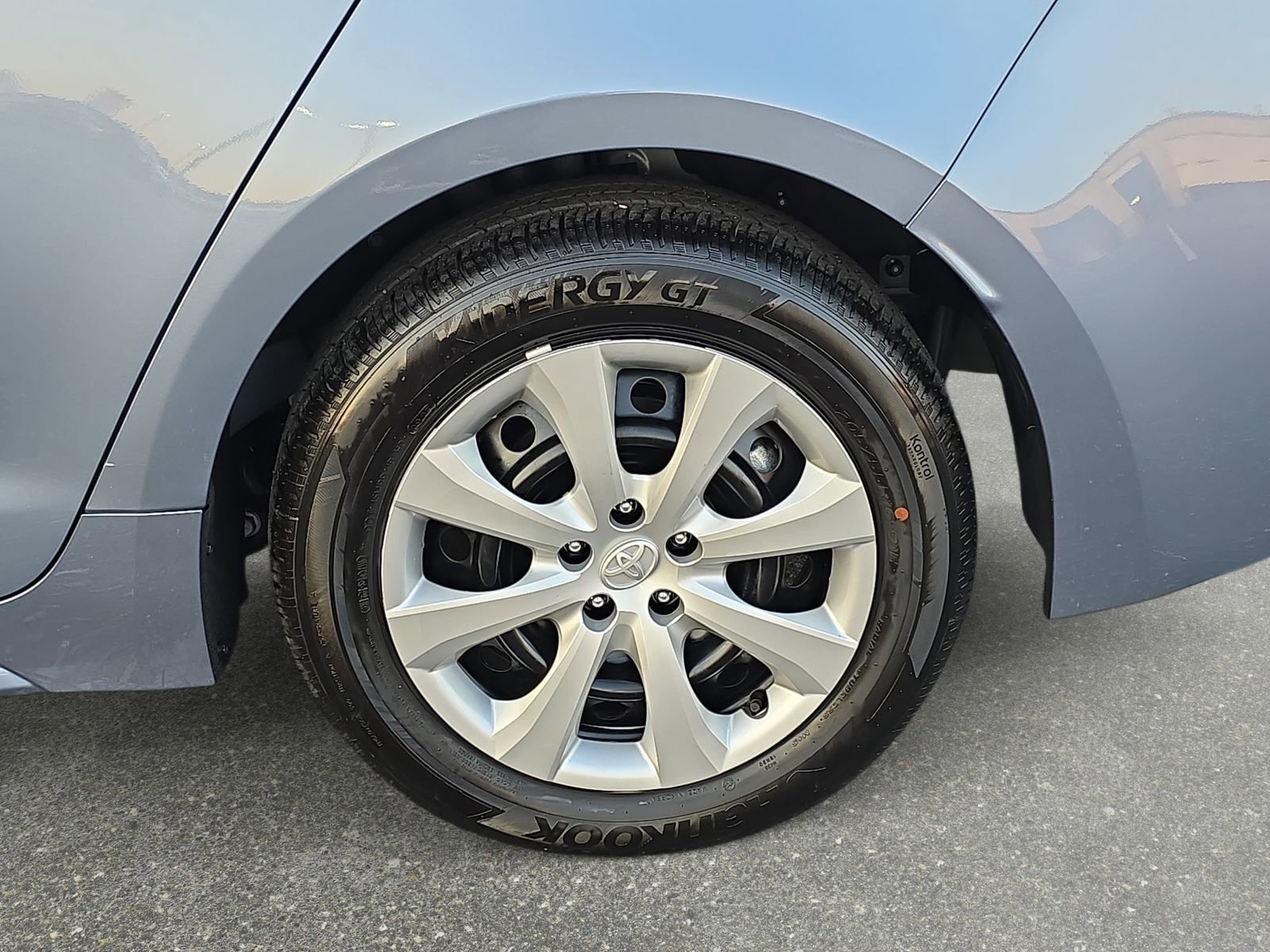 Used 2025 Toyota Corolla LE image 31